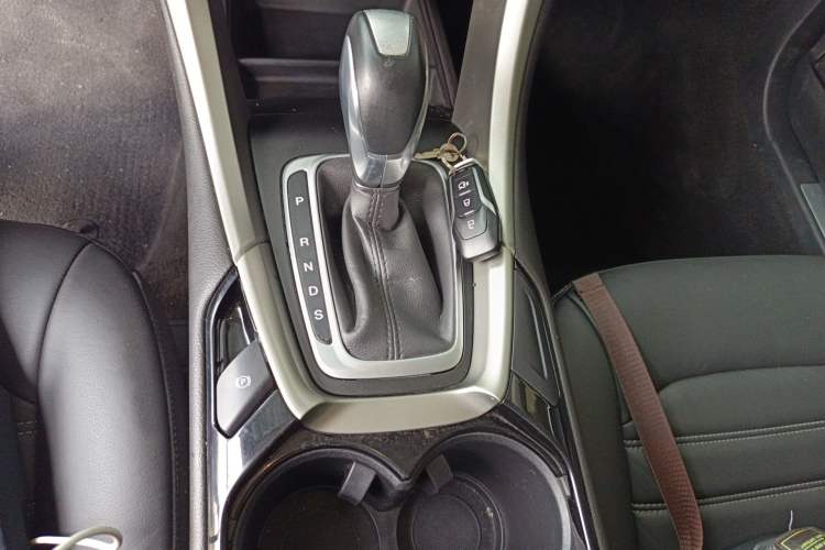 Used Ford Mondeo 2013 2.0L GTDi 200 Fashion Edition Gear Lever