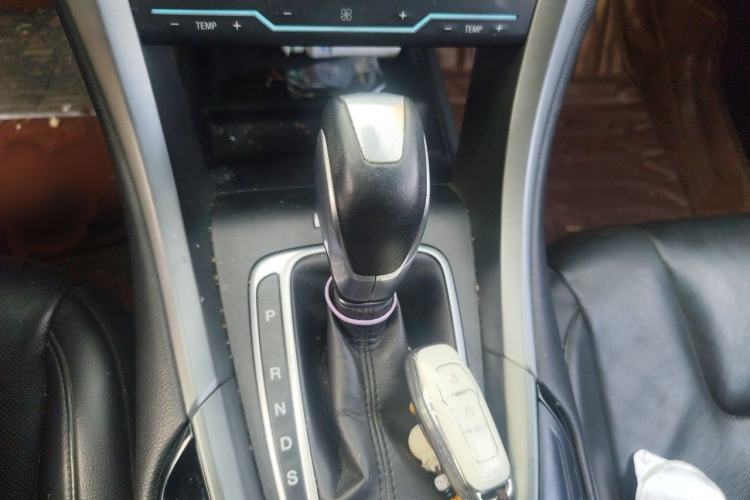 Used Ford Mondeo 2013 2.0L GTDi240 Luxury Sport Model Gear Lever
