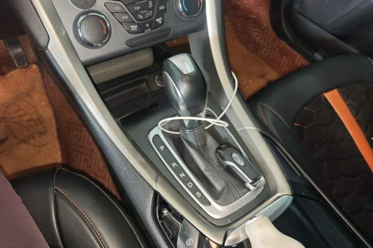 Used Ford Mondeo 2013 2.0L GTDi 200 Fashion Edition Gear Lever