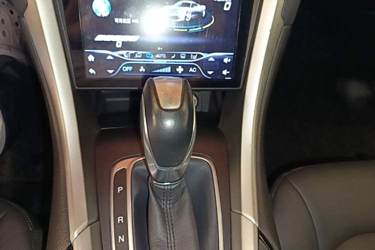 Used Ford Mondeo 2013 2.0L GTDi 200 Fashion Edition Gear Lever