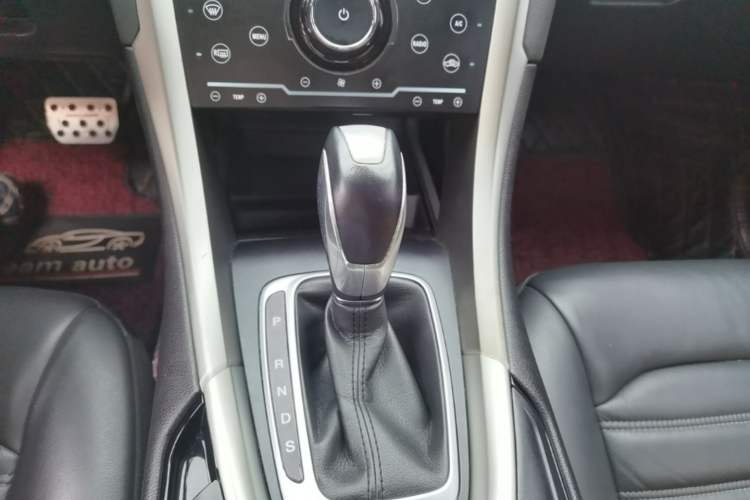 Used Ford Mondeo 2013 2.0L GTDi 200 Fashion Edition Gear Lever