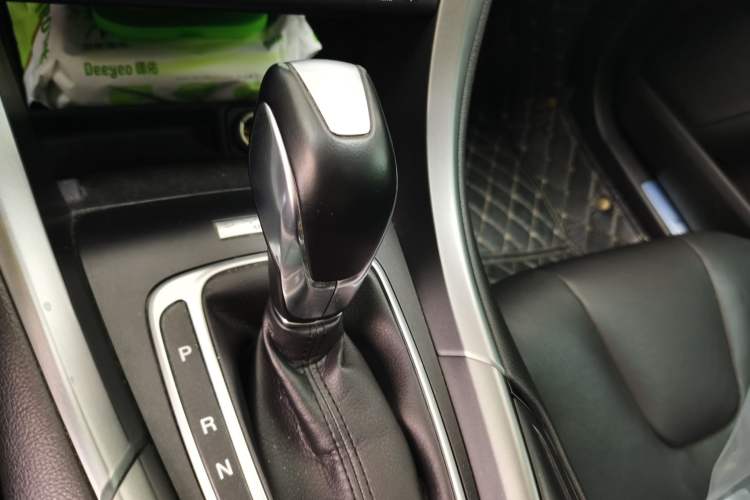 Used Ford Mondeo 2013 2.0L GTDi240 Luxury Sport Model Gear Lever