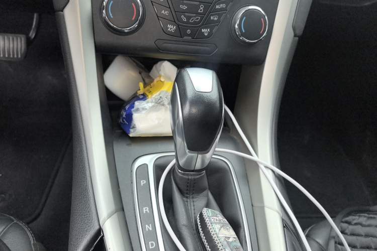Used Ford Mondeo 2013 2.0L GTDi 200 Fashion Edition Gear Lever