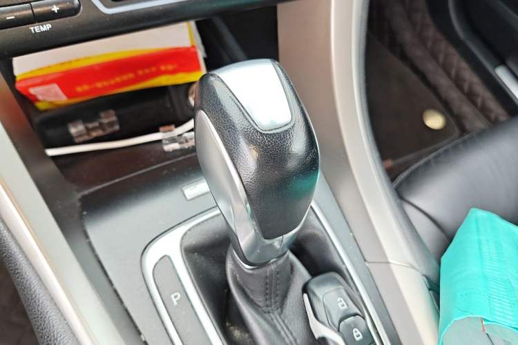 Used Ford Mondeo 2013 2.0L GTDi 200 Luxury Model Gear Lever