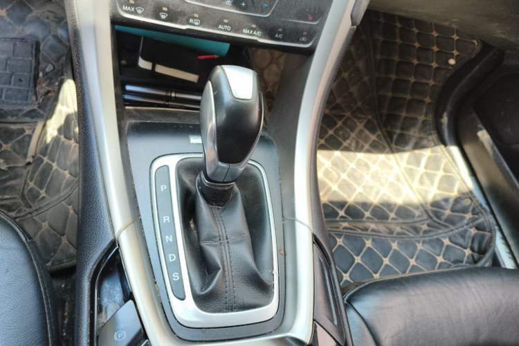 Used Ford Mondeo 2013 2.0L GTDi 200 Luxury Model Gear Lever