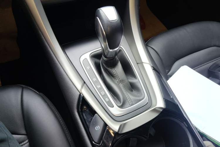 Used Ford Mondeo 2013 2.0L GTDi 200 Fashion Edition Gear Lever