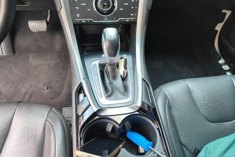 Used Ford Mondeo 2013 2.0L GTDi240 Luxury Sport Model Gear Lever