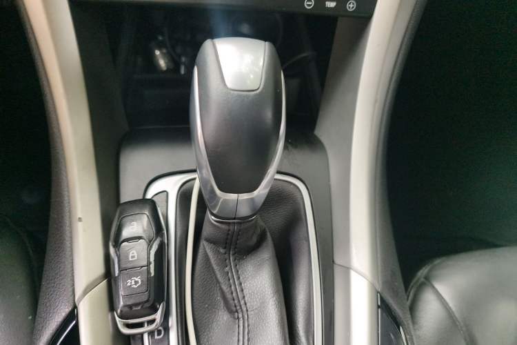 Used Ford Mondeo 2013 2.0L GTDi 200 Fashion Edition Gear Lever