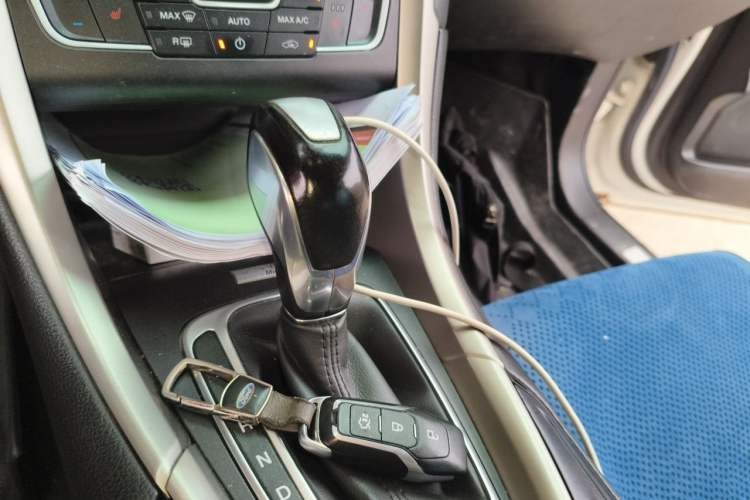 Used Ford Mondeo 2013 2.0L GTDi 200 Luxury Model Gear Lever