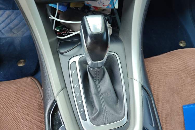Used Ford Mondeo 2013 2.0L GTDi 200 Luxury Model Gear Lever