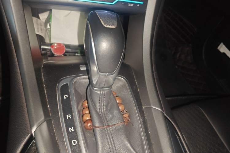 Used Ford Mondeo 2013 2.0L GTDi240 Luxury Sport Model Gear Lever