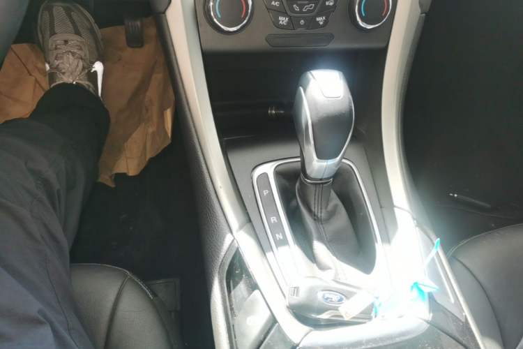 Used Ford Mondeo 2013 2.0L GTDi 200 Fashion Edition Gear Lever