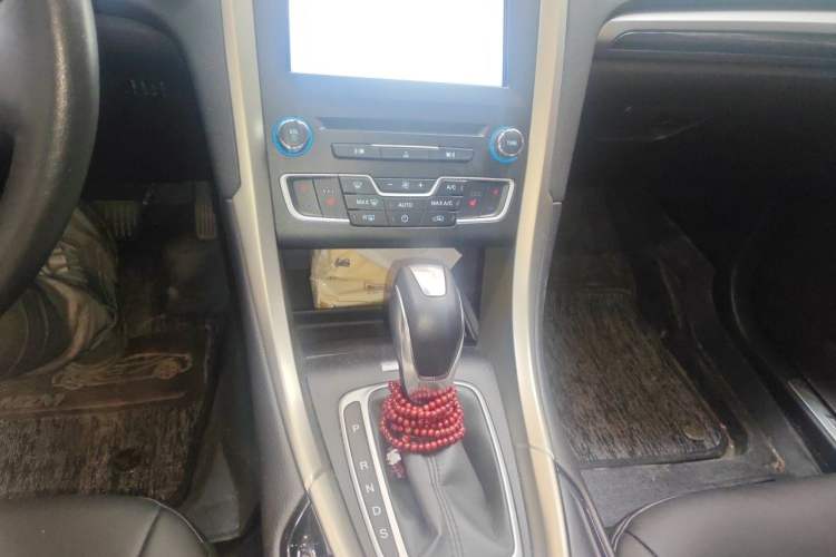 Used Ford Mondeo 2013 2.0L GTDi 200 Fashion Edition Gear Lever