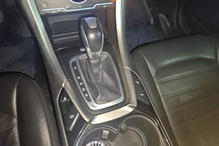 Used Ford Mondeo 2013 2.0L GTDi240 Flagship Edition Gear Lever