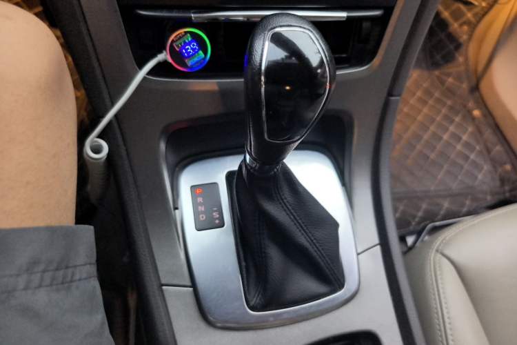 Used Ford Mondeo 2013 2.3L Fashion Edition Gear Lever