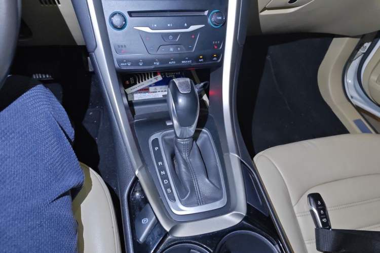 Used Ford Mondeo 2013 2.0L GTDi 200 Luxury Model Gear Lever