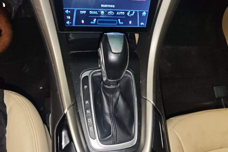 Used Ford Mondeo 2013 1.5L GTDi180 Comfort Model Gear Lever