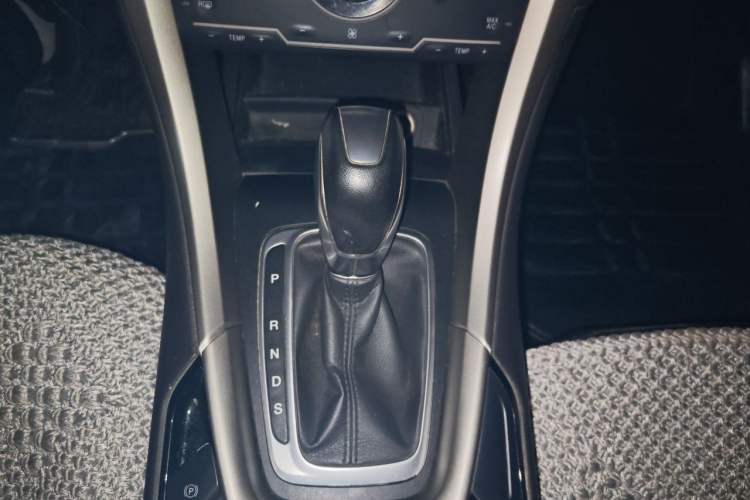 Used Ford Mondeo 2013 2.0L GTDi 200 Fashion Edition Gear Lever