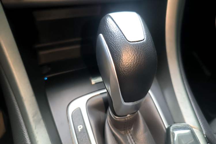 Used Ford Mondeo 2013 2.0L GTDi240 Luxury Sport Model Gear Lever