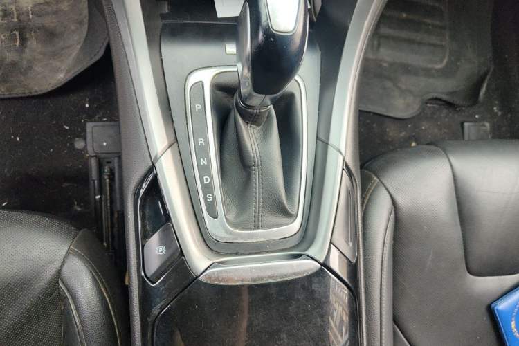 Used Ford Mondeo 2013 2.0L GTDi240 Luxury Sport Model Gear Lever
