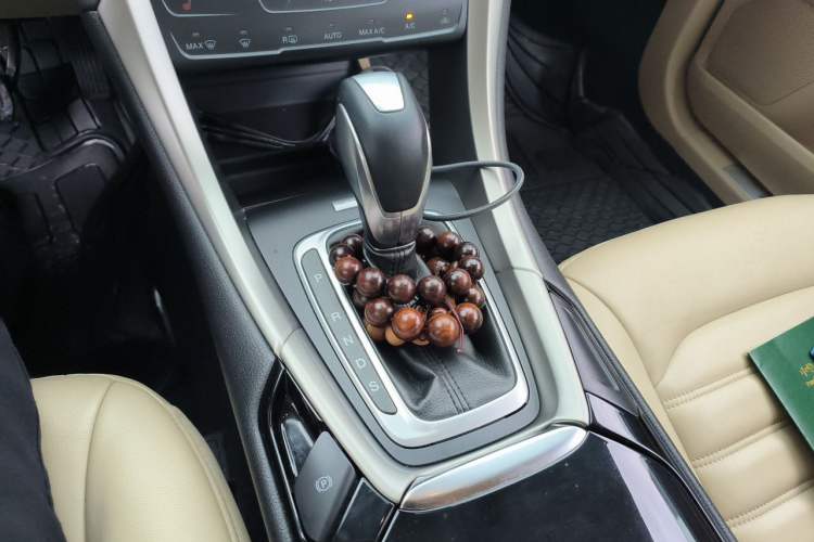 Used Ford Mondeo 2013 2.0L GTDi 200 Luxury Model Gear Lever