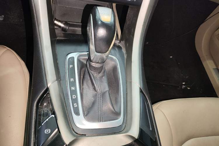 Used Ford Mondeo 2013 2.0L GTDi 200 Fashion Edition Gear Lever