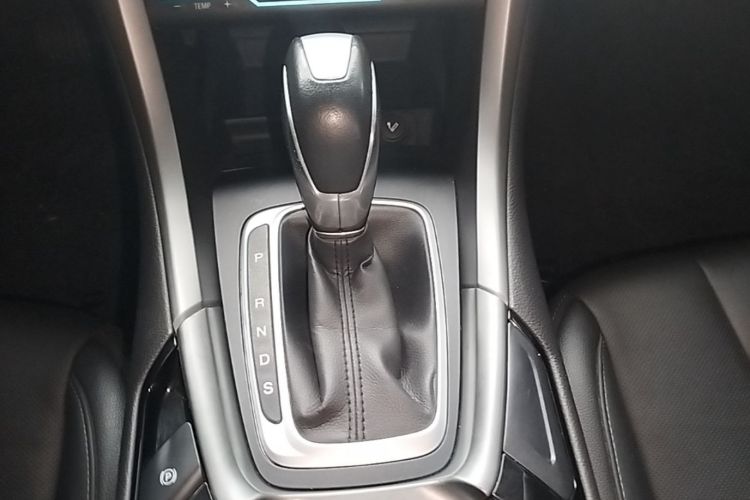 Used Ford Mondeo 2013 2.0L GTDi240 Luxury Sport Model Gear Lever