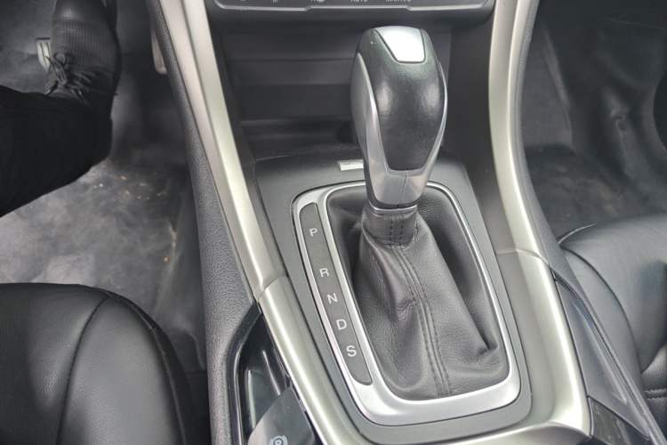 Used Ford Mondeo 2013 2.0L GTDi 200 Luxury Model Gear Lever