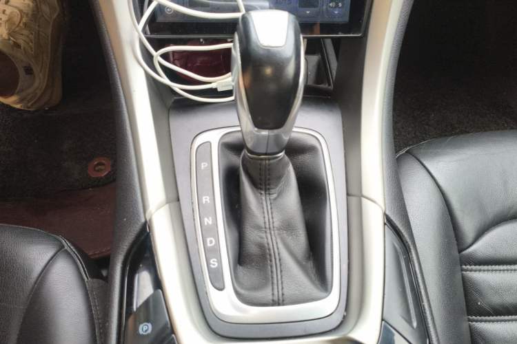 Used Ford Mondeo 2013 2.0L GTDi 200 Fashion Edition Gear Lever
