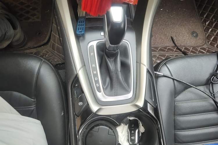 Used Ford Mondeo 2013 2.0L GTDi 200 Luxury Model Gear Lever