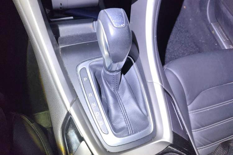 Used Ford Mondeo 2013 2.0L GTDi 200 Fashion Edition Gear Lever