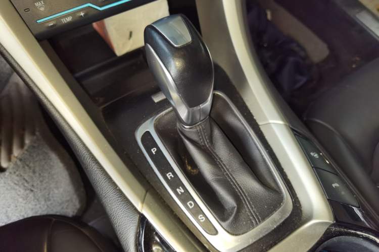 Used Ford Mondeo 2013 2.0L GTDi240 Flagship Edition Gear Lever