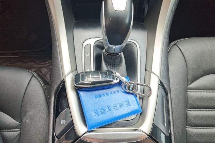 Used Ford Mondeo 2013 2.0L GTDi 200 Fashion Edition Gear Lever