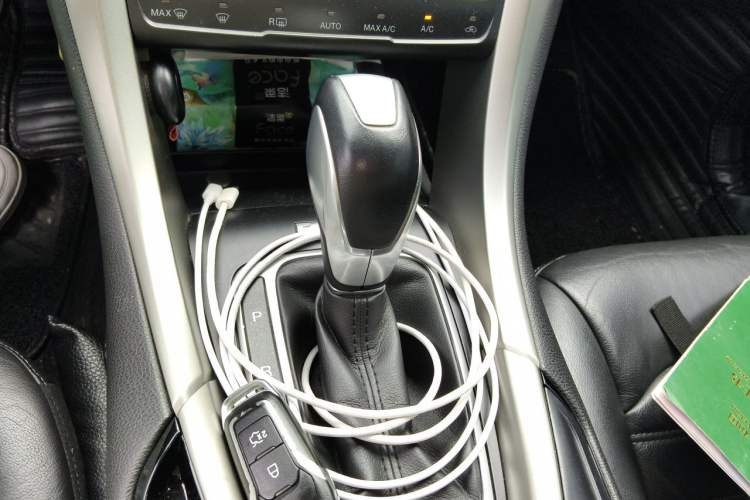 Used Ford Mondeo 2013 2.0L GTDi 200 Luxury Model Gear Lever