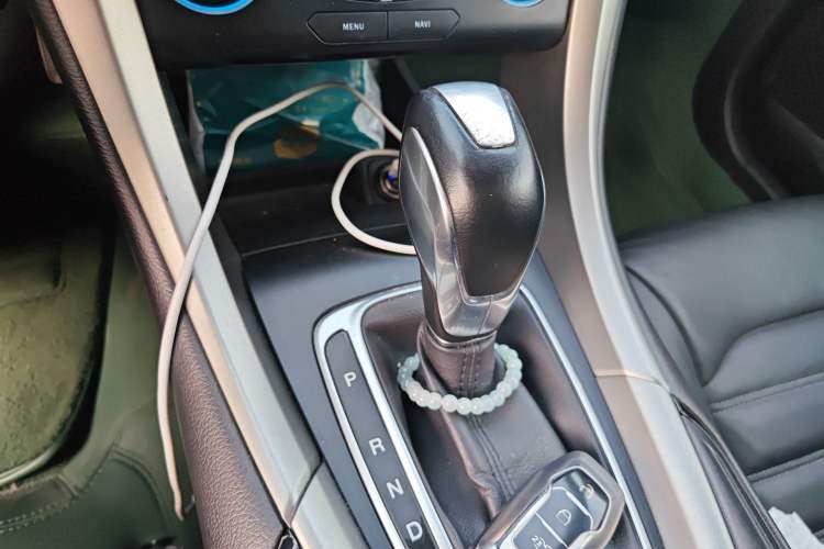 Used Ford Mondeo 2013 2.0L GTDi 200 Fashion Edition Gear Lever