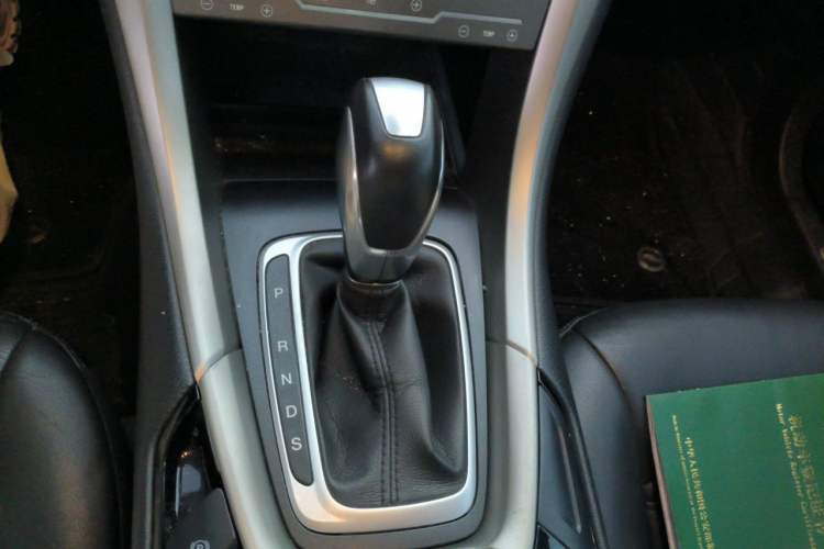 Used Ford Mondeo 2013 2.0L GTDi 200 Fashion Edition Gear Lever
