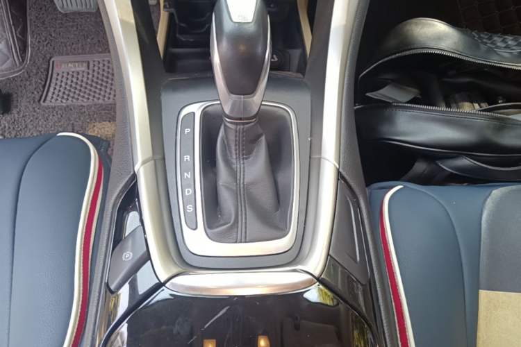 Used Ford Mondeo 2013 2.0L GTDi 200 Fashion Edition Gear Lever