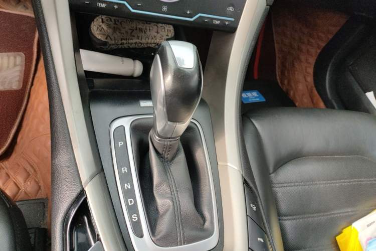Used Ford Mondeo 2013 2.0L GTDi240 Flagship Edition Gear Lever