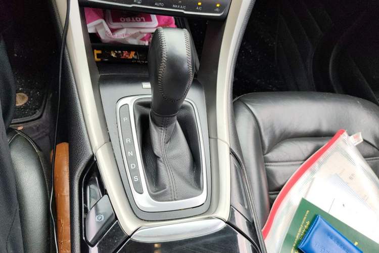 Used Ford Mondeo 2013 2.0L GTDi 200 Luxury Model Gear Lever