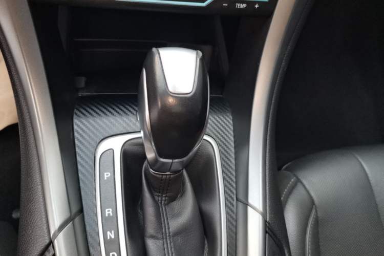 Used Ford Mondeo 2013 2.0L GTDi240 Luxury Sport Model Gear Lever
