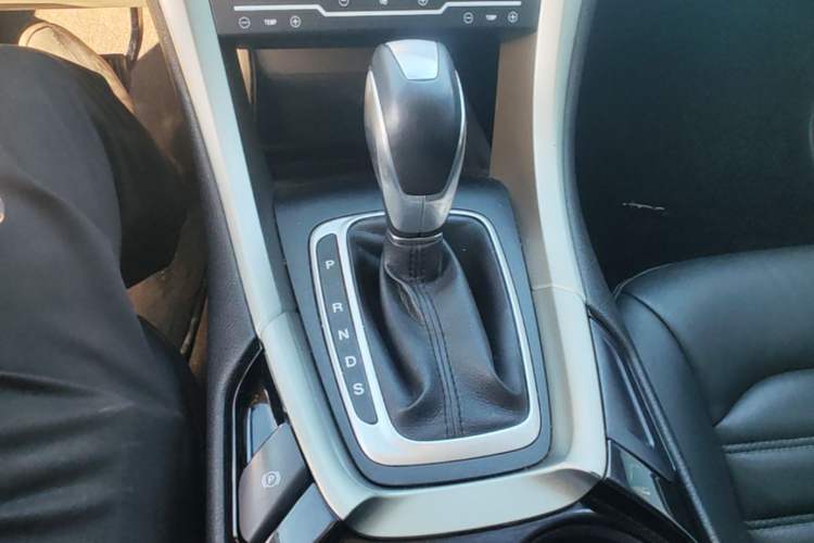 Used Ford Mondeo 2013 2.0L GTDi 200 Fashion Edition Gear Lever