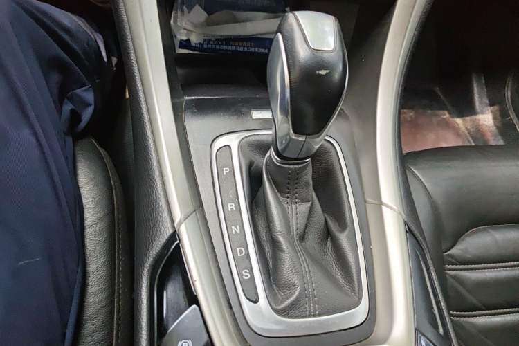 Used Ford Mondeo 2013 2.0L GTDi 200 Luxury Model Gear Lever