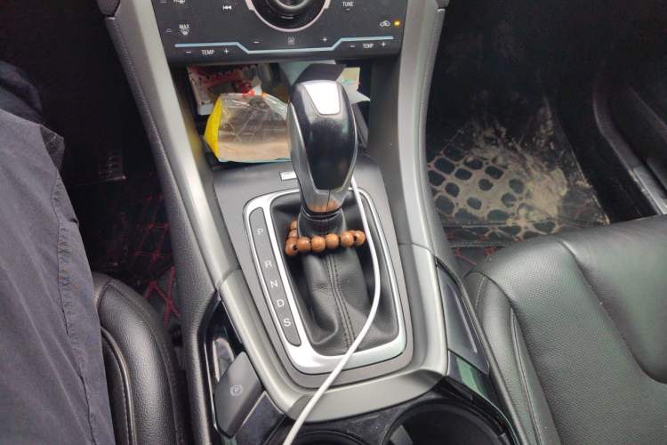 Used Ford Mondeo 2013 2.0L GTDi240 Luxury Sport Model Gear Lever