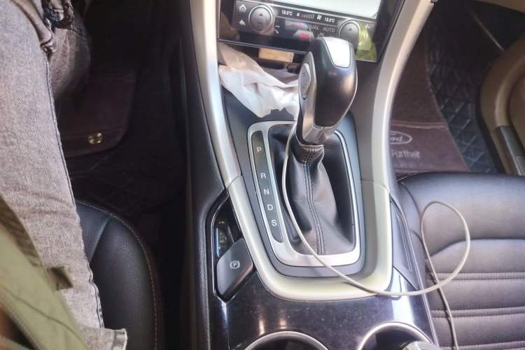 Used Ford Mondeo 2013 1.5L GTDi180 Comfort Model Gear Lever