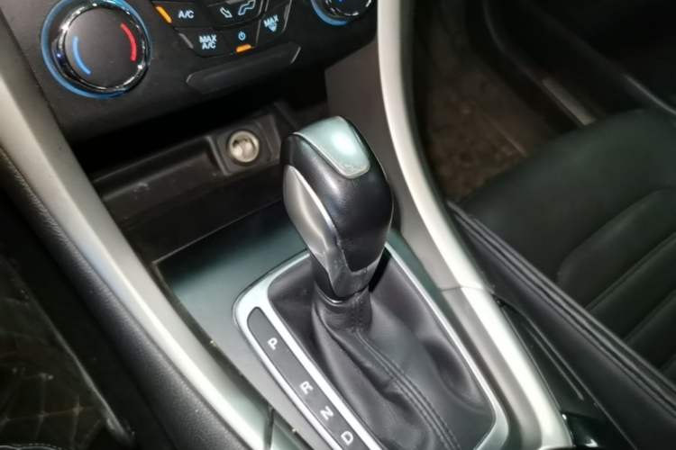 Used Ford Mondeo 2013 2.0L GTDi 200 Fashion Edition Gear Lever