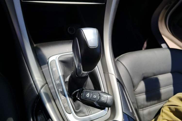 Used Ford Mondeo 2013 2.0L GTDi 200 Fashion Edition Gear Lever