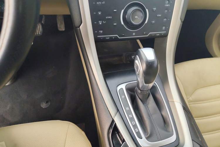 Used Ford Mondeo 2013 1.5L GTDi180 Comfort Model Gear Lever