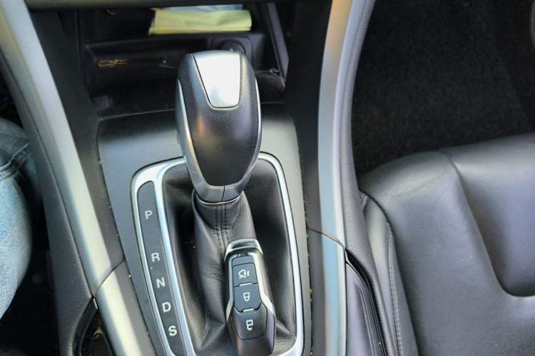 Used Ford Mondeo 2013 2.0L GTDi240 Luxury Sport Model Gear Lever