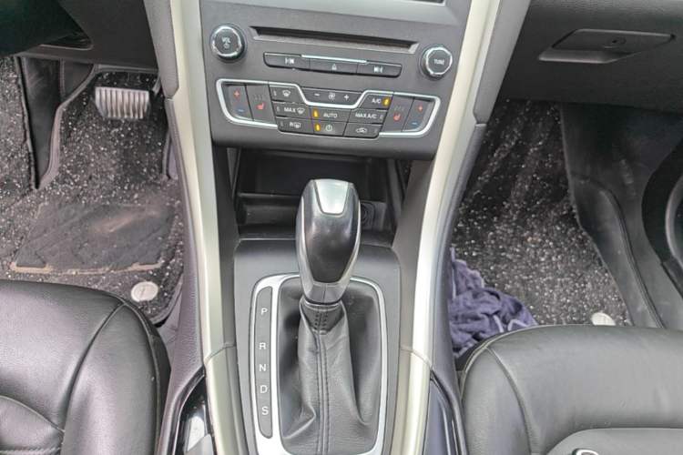 Used Ford Mondeo 2013 2.0L GTDi 200 Luxury Model Gear Lever