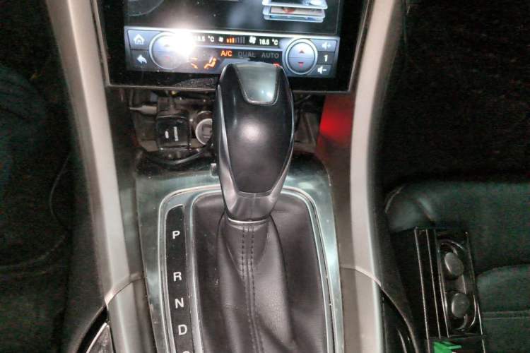 Used Ford Mondeo 2013 2.0L GTDi 200 Luxury Model Gear Lever